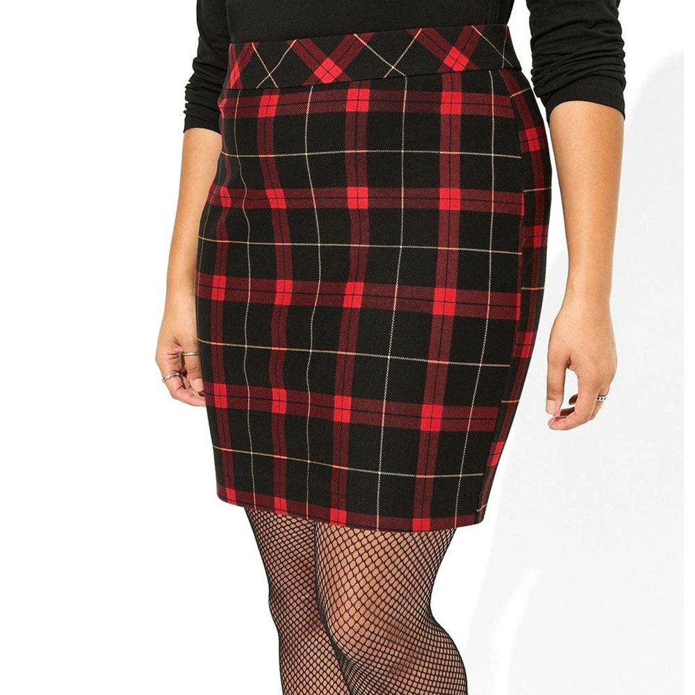 Torrid 4 (4X 26) Betsey Johnson Red/Black Plaid Mini Luxe‎ Ponte Skirt Punk Goth